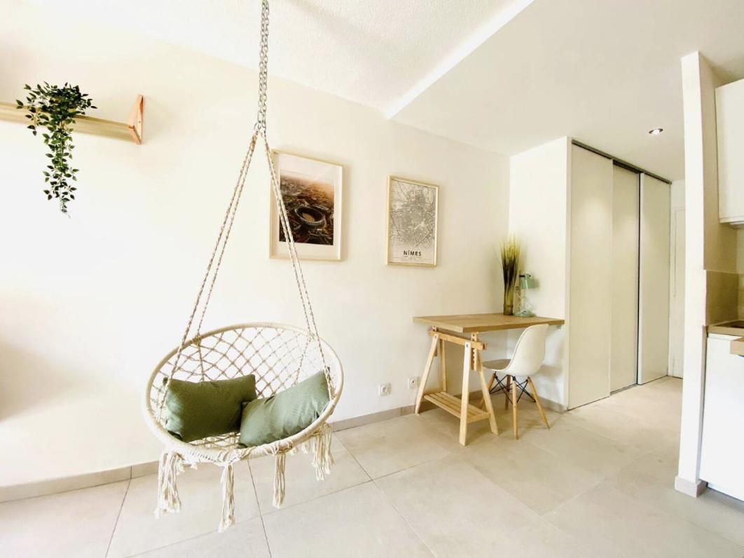 Studio Terrasse & Parking Gratuit En Residence Nîmes Exterior photo