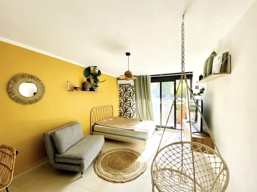 Studio Terrasse & Parking Gratuit En Residence Nîmes Exterior photo