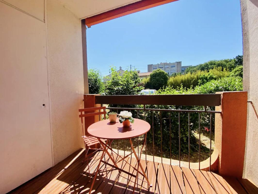 Studio Terrasse & Parking Gratuit En Residence Nîmes Exterior photo